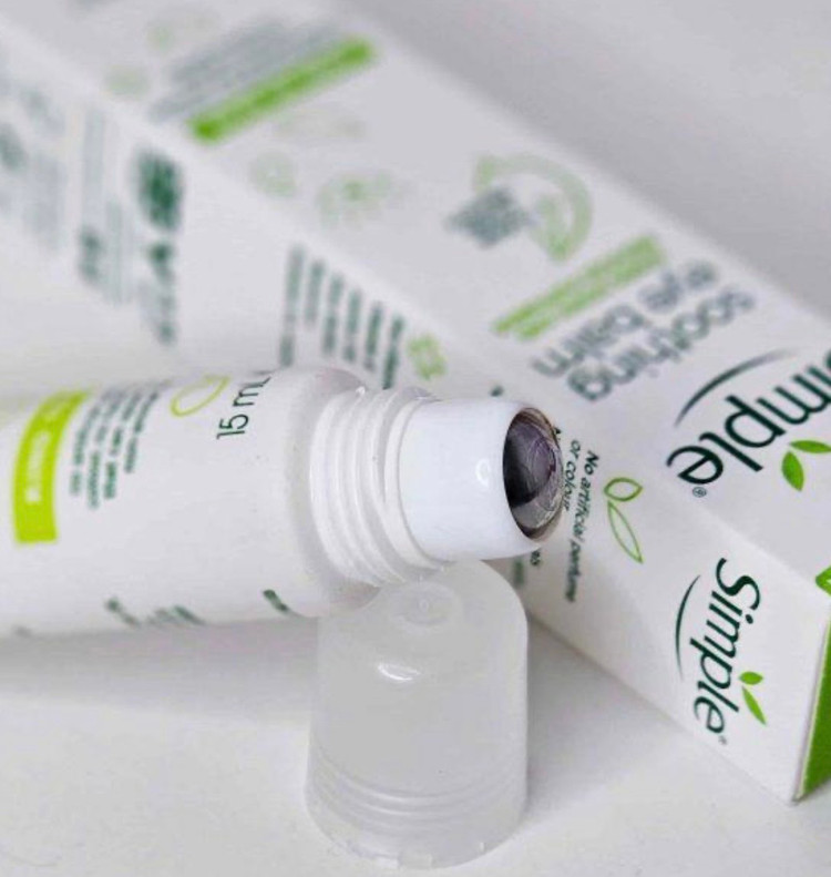 کرم دور چشم سیمپل مدل Revitalising حجم 15 میلی لیتر