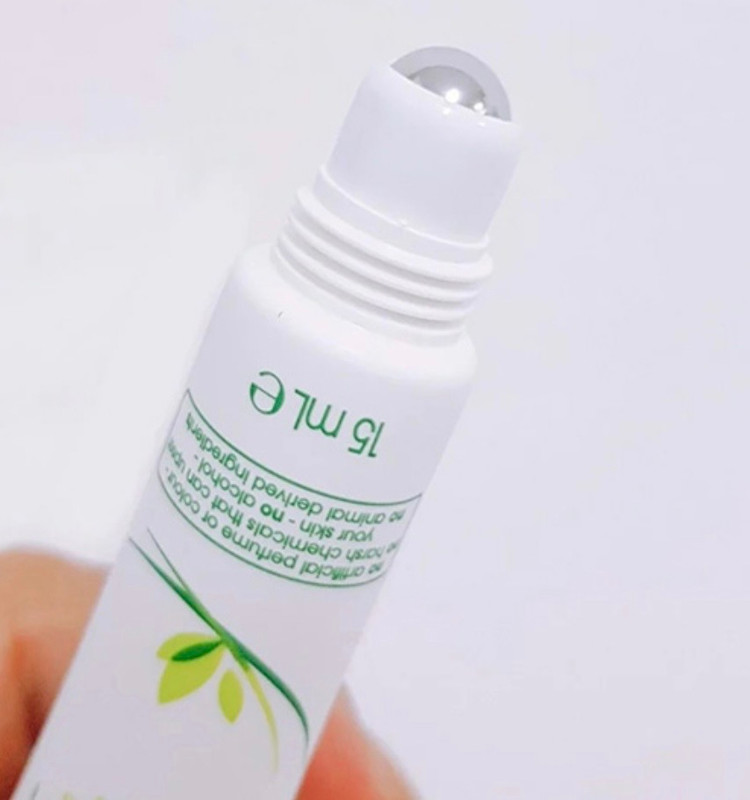 کرم دور چشم سیمپل مدل Revitalising حجم 15 میلی لیتر